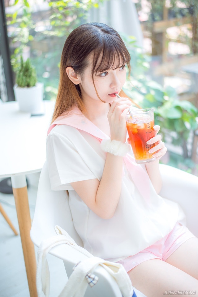 “不错，此人乃江东新任都督，以前一直是周瑜的副手，颇得周瑜信任，在军中威望也足够。”马良解释道。